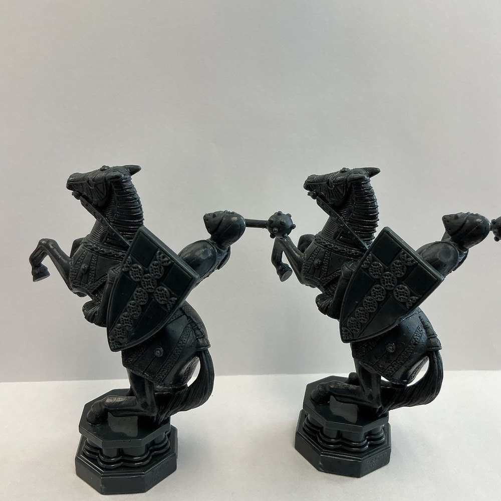 2002 Harry Potter Wizard Chess Set Replacement 2 Black Knights Plastic Pieces - Picture 3 of 4